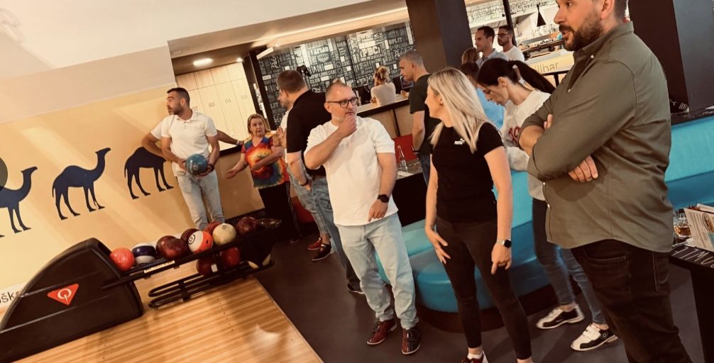Silný tím sa buduje aj mimo kancelárie. M2C Slovakia spojil bowlingový večer