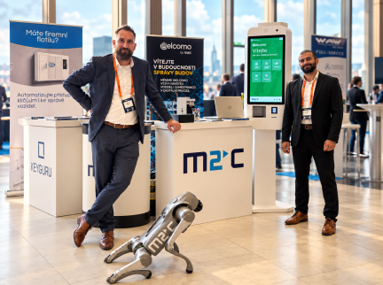 M2C stánek s robotickým psem na veletrhu